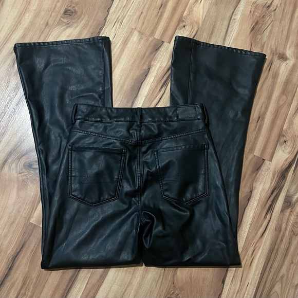 American Eagle Black Pleather Super High Rise Flare Pants Sz 6R - Picture 2 of 8